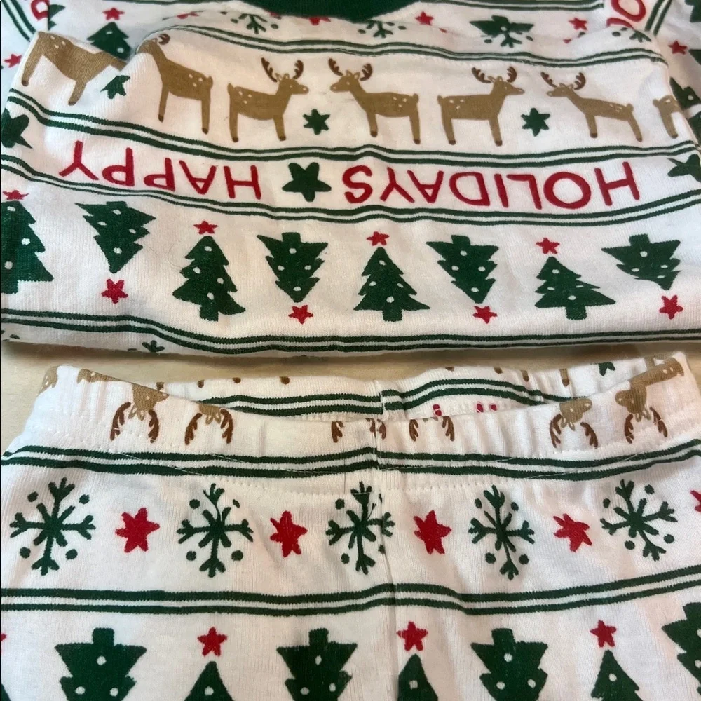Carter's Green and Red Holiday Pajama Set  100 % Cotton Sz 18M